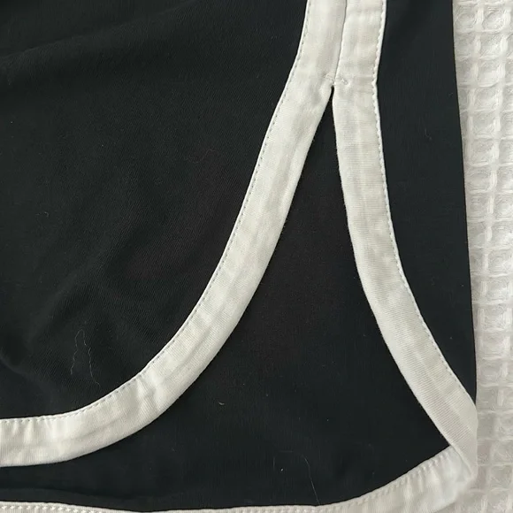 J. Jill Fit Black and White Progress Color Block Tunic Top Size M - Picture 8 of 11